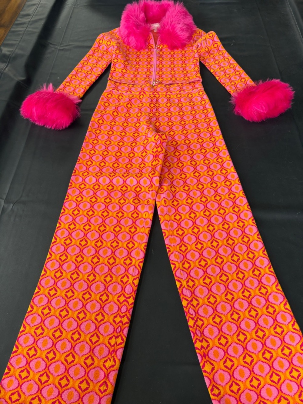 Show Me Your Mumu Zermatt Pink Geo Jacquard Faux Fur 2pc Set Small - Picture 3 of 15